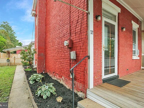 4th image of 32 S Elm St