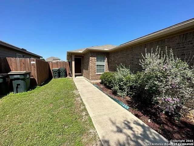 3 bed, 2.0 bath, 1188 sqft, $1,395 — Photo 2
