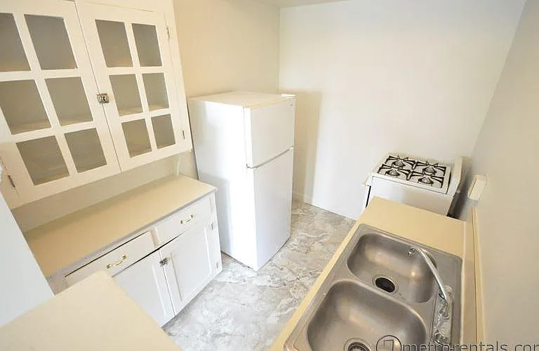1560 E. Broad St. — Photo 76