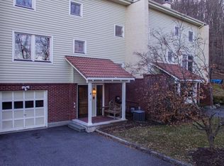 10 Deer Ridge Rd, Mount Kisco, NY 10549