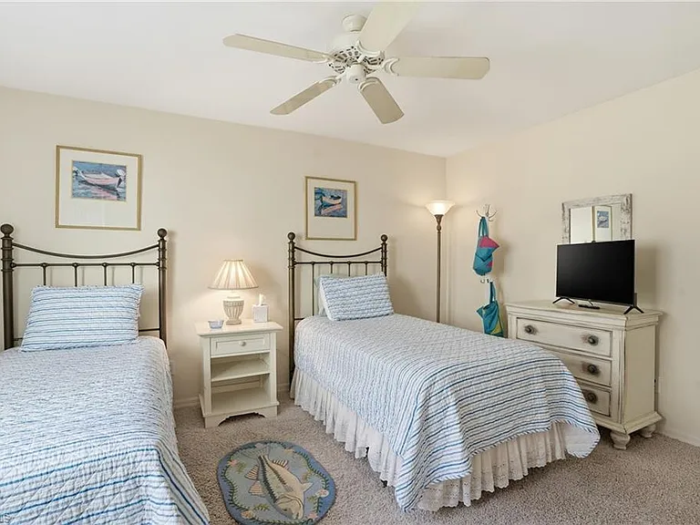 7048 Pelican Bay Blvd #C-302 — Photo 25