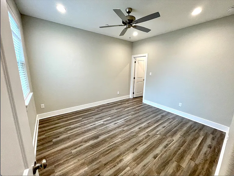 401 Park Pl — Photo 8