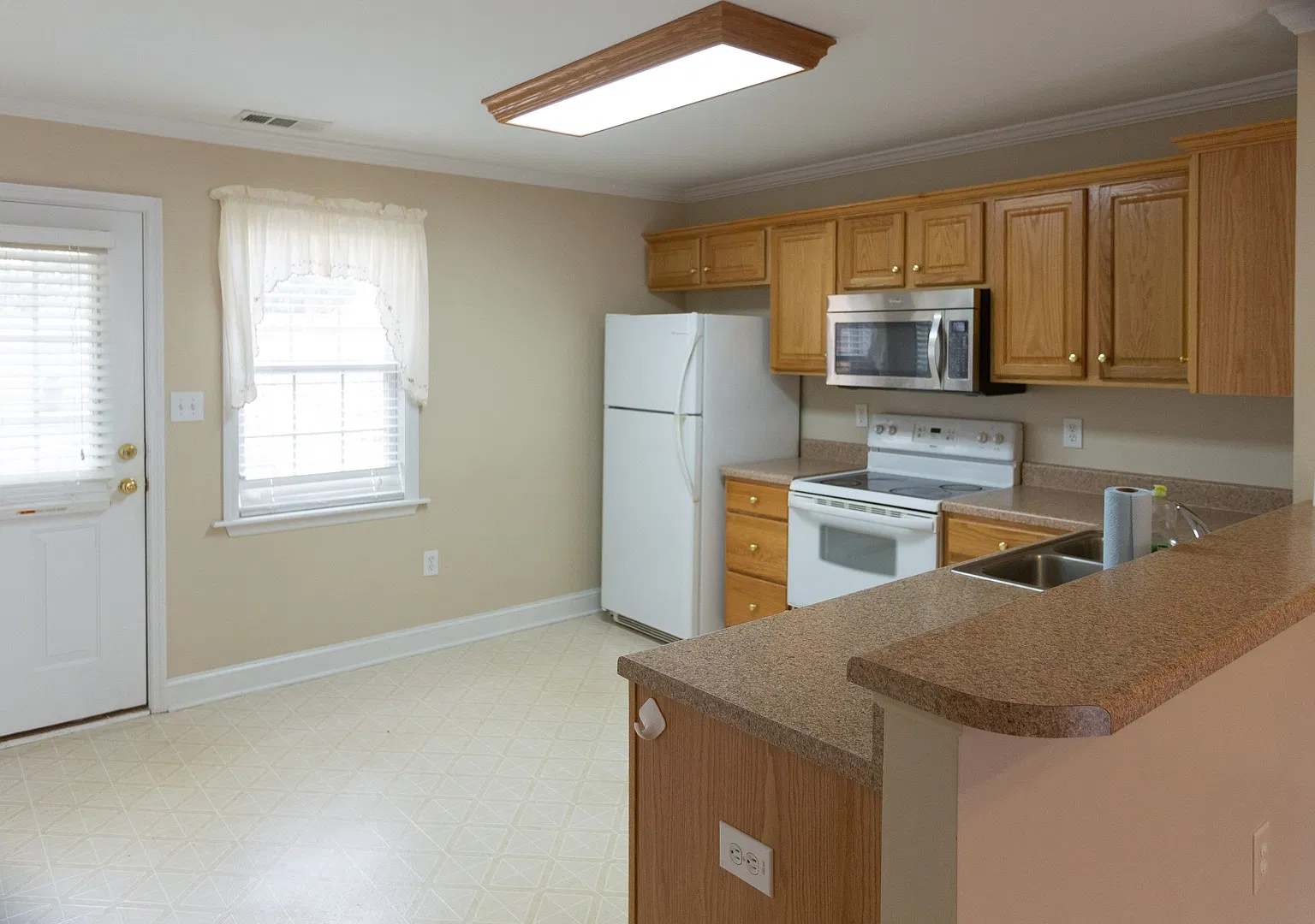 2 Bedroom Townhome off Atlanta Hwy! — Photo 1