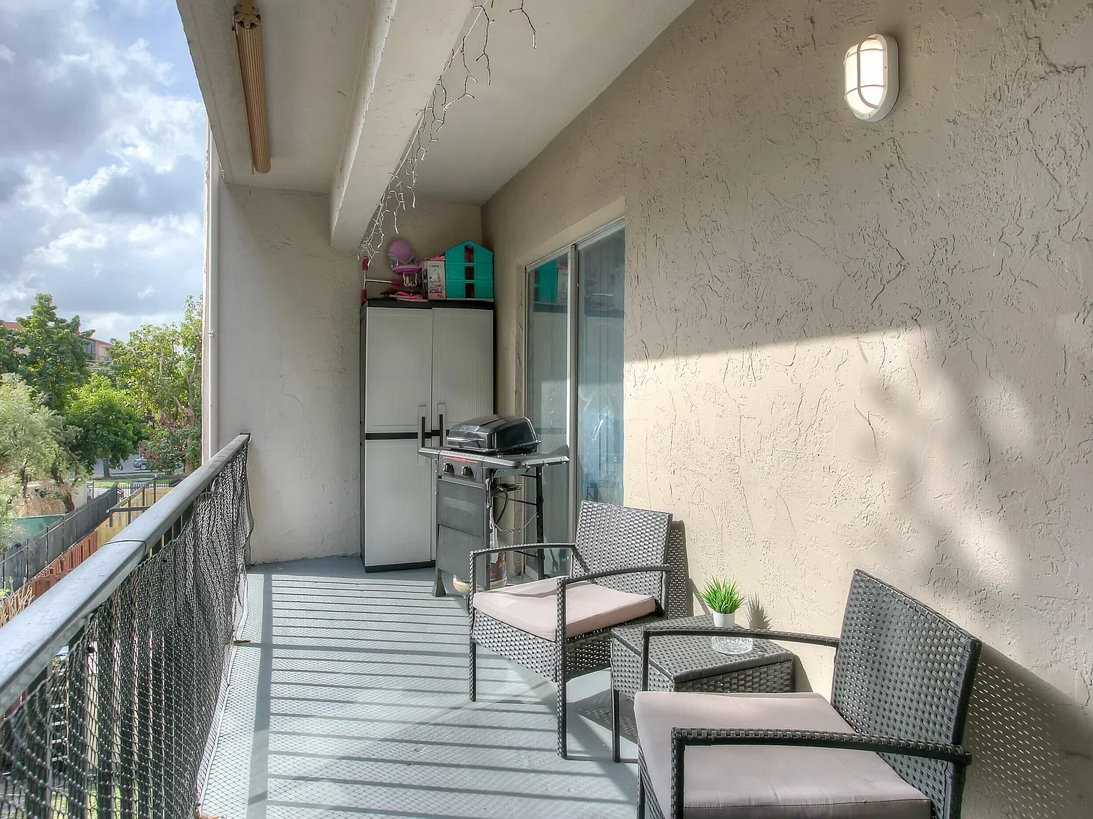 2 bed, 2.0 bath, 996 sqft, $1,900 — Photo 4