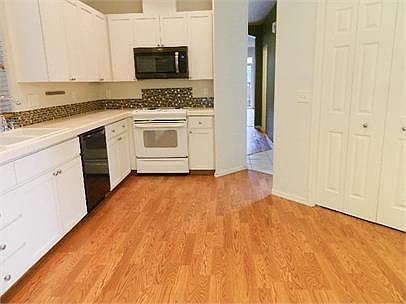 2nd image of 992 SE Portlandia Ave