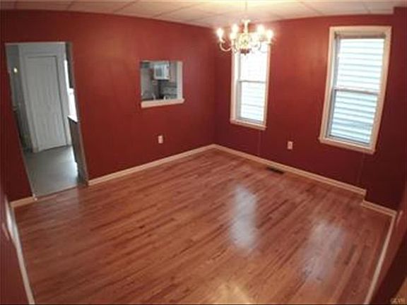 5th image of 712 Main St