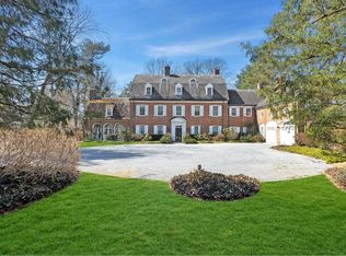 14 Glenwood Rd, Roslyn, NY 11576