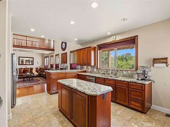 5th image of 10197 Lott Rd