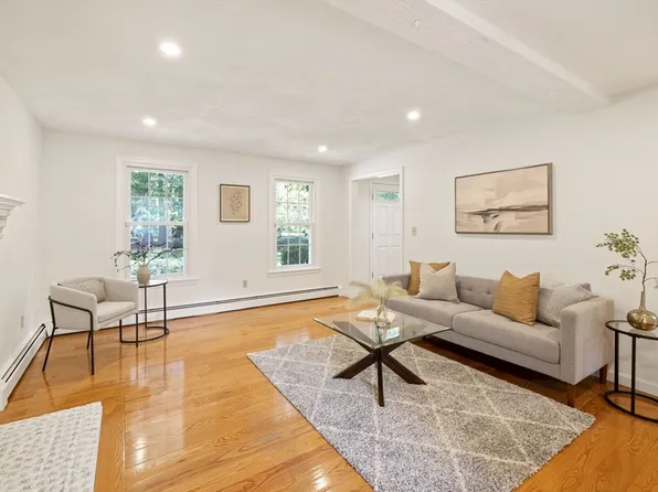508 Springs Rd, Bedford, MA 01730