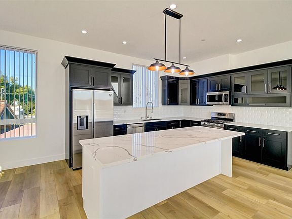 4th image of 3018 West Blvd