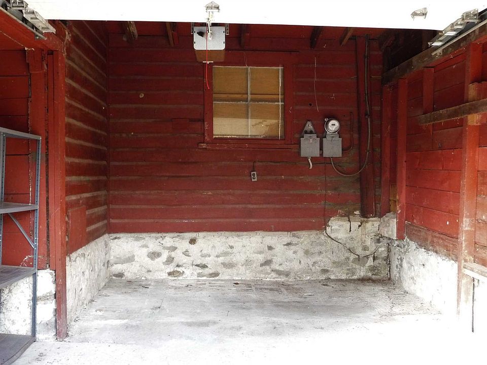 2nd image of 133 Bedell Rd