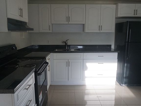 4th image of 3616 SW 13th Ct #1-2