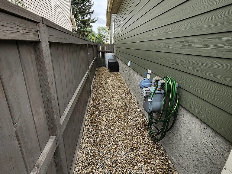 1035 Riverbend Dr SE #BASEMENT — Photo 23