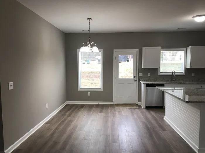3 bed, 2.0 bath, 1455 sqft, $2,000 — Photo 3