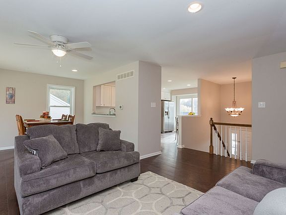 open concept w lots of light