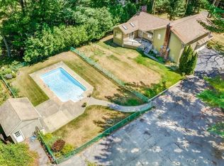 370 Pompeo Rd, North Grosvenordale, CT 06255