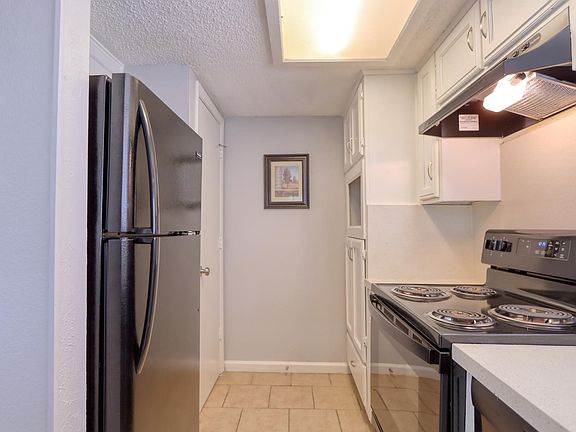 5th image of 707 Harbour Town Dr APT 3