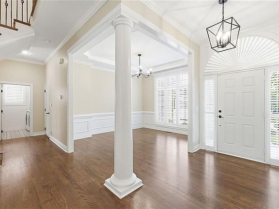 4th image of 13221 Falmouth St