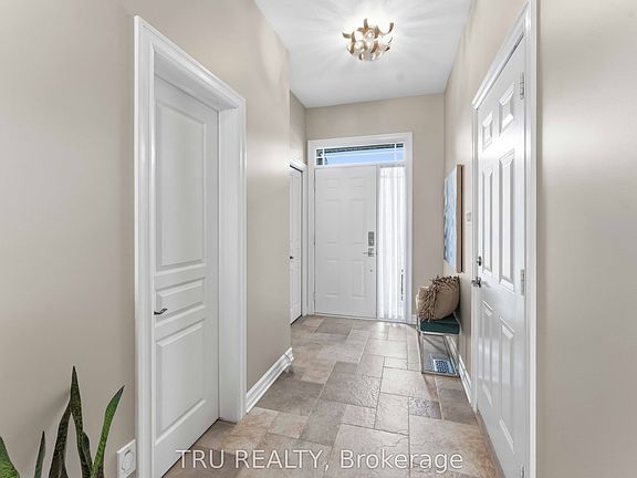 5th image of 449 Celtic Ridge Cres