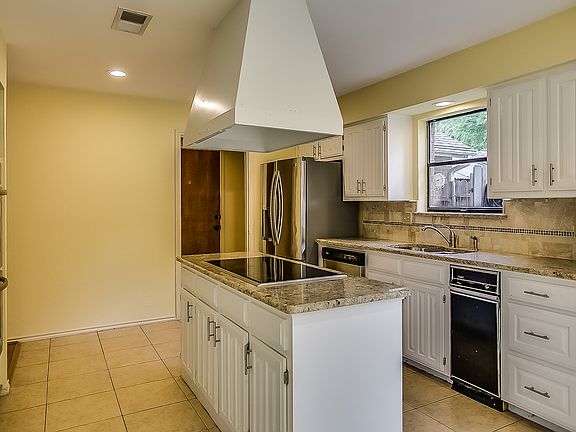 2nd image of 1013 Orlando Cir