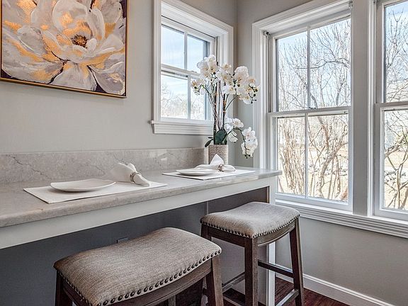 Breakfast area nook