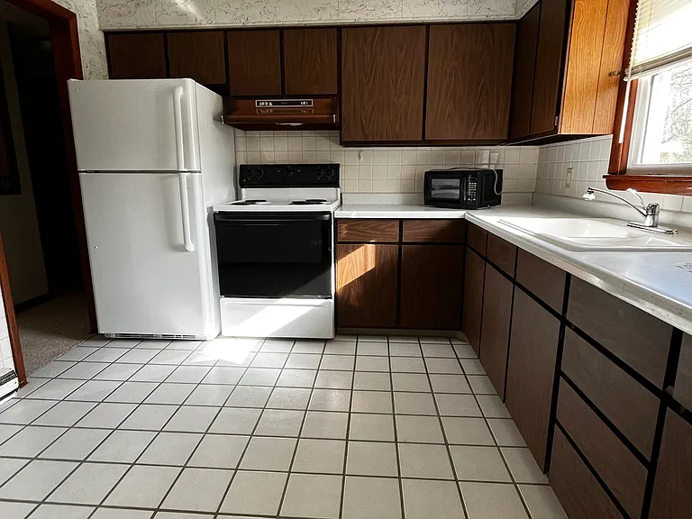 224 Ladd Rd #B — Photo 2