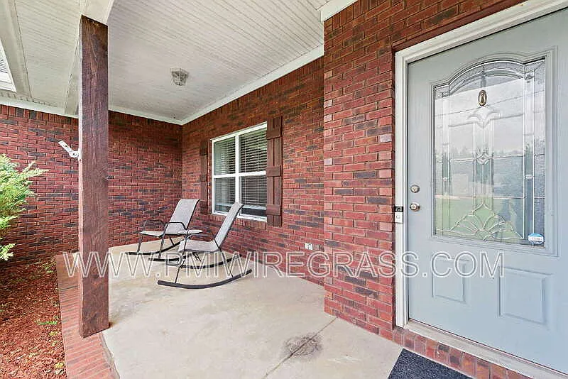 4 bed, 2.0 bath, 1811 sqft, $2,250 — Photo 1