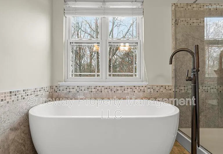41 Rutgers Ln — Photo 14