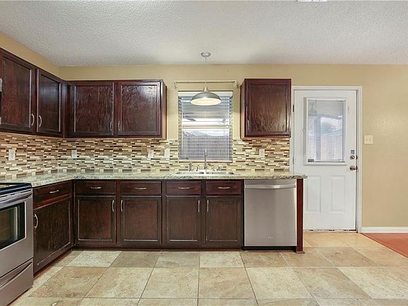 4th image of 14842 Canyonridge Dr