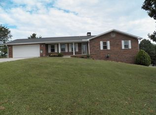 848 Montcrest Dr, Lenoir City, TN 37771