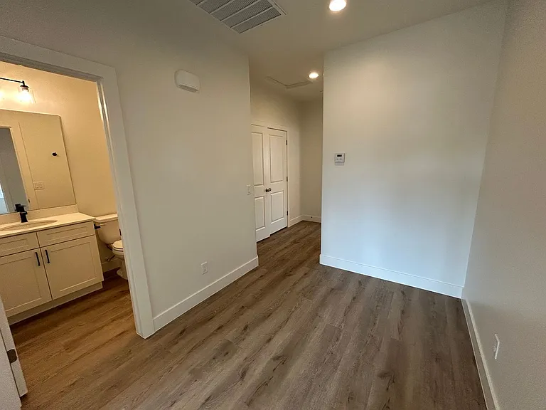 1544 E Mead Ln — Photo 25