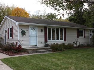 1236 Cardinal Ln, Green Bay, WI 54313