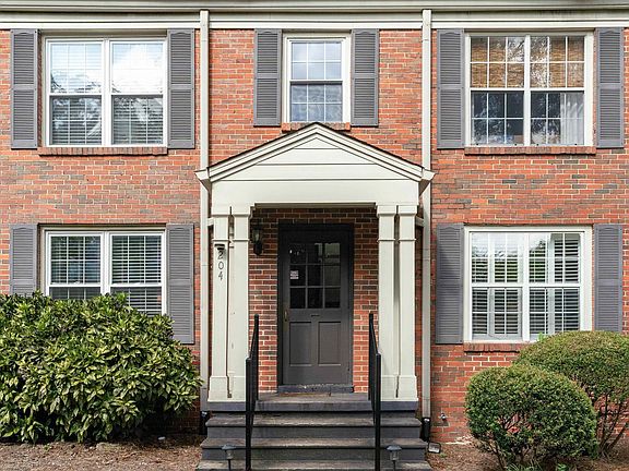 3rd image of 204 Fox Hall Rd APT B