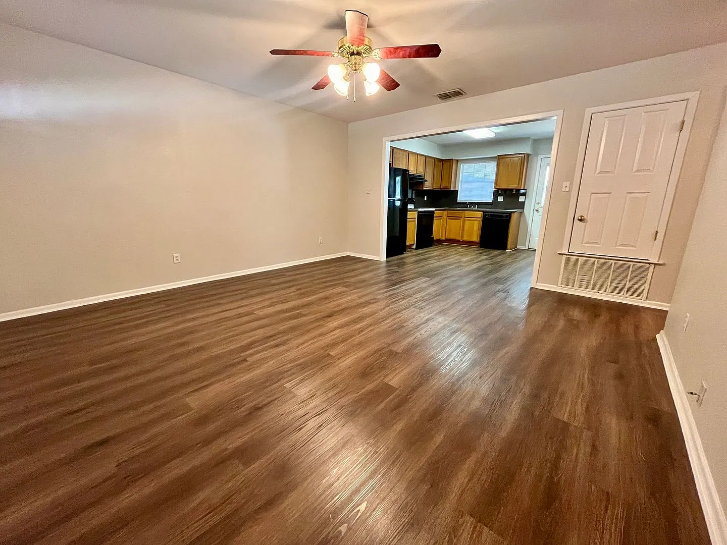 2 Bedroom / 1 Bath **Cozy Unit in Pleasanton** with Covered Carport! *Refrigerator Included* — Photo 3