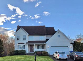 7 Senator Dr, Cromwell, CT 06416