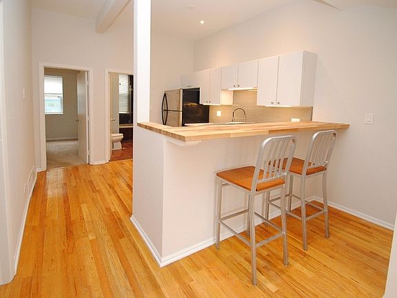 5th image of 711 N Hoyne Ave #1NT