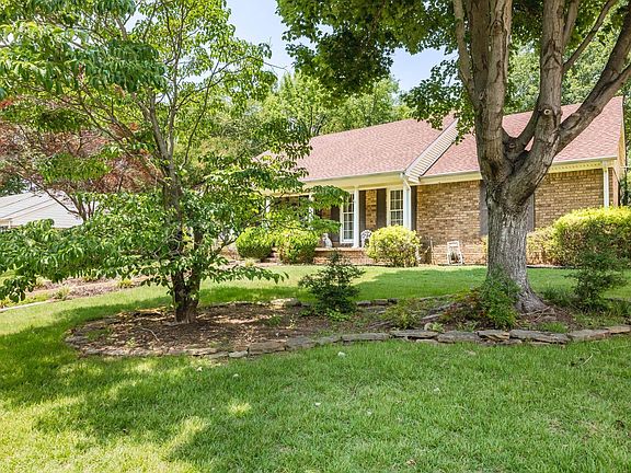 3rd image of 8388 Rembrook Dr