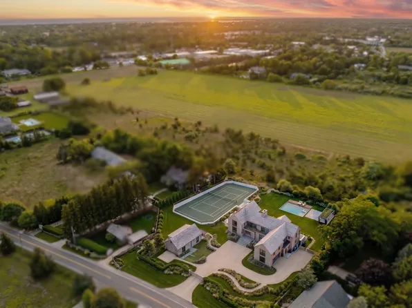 372 Lumber Ln, Bridgehampton, NY 11932