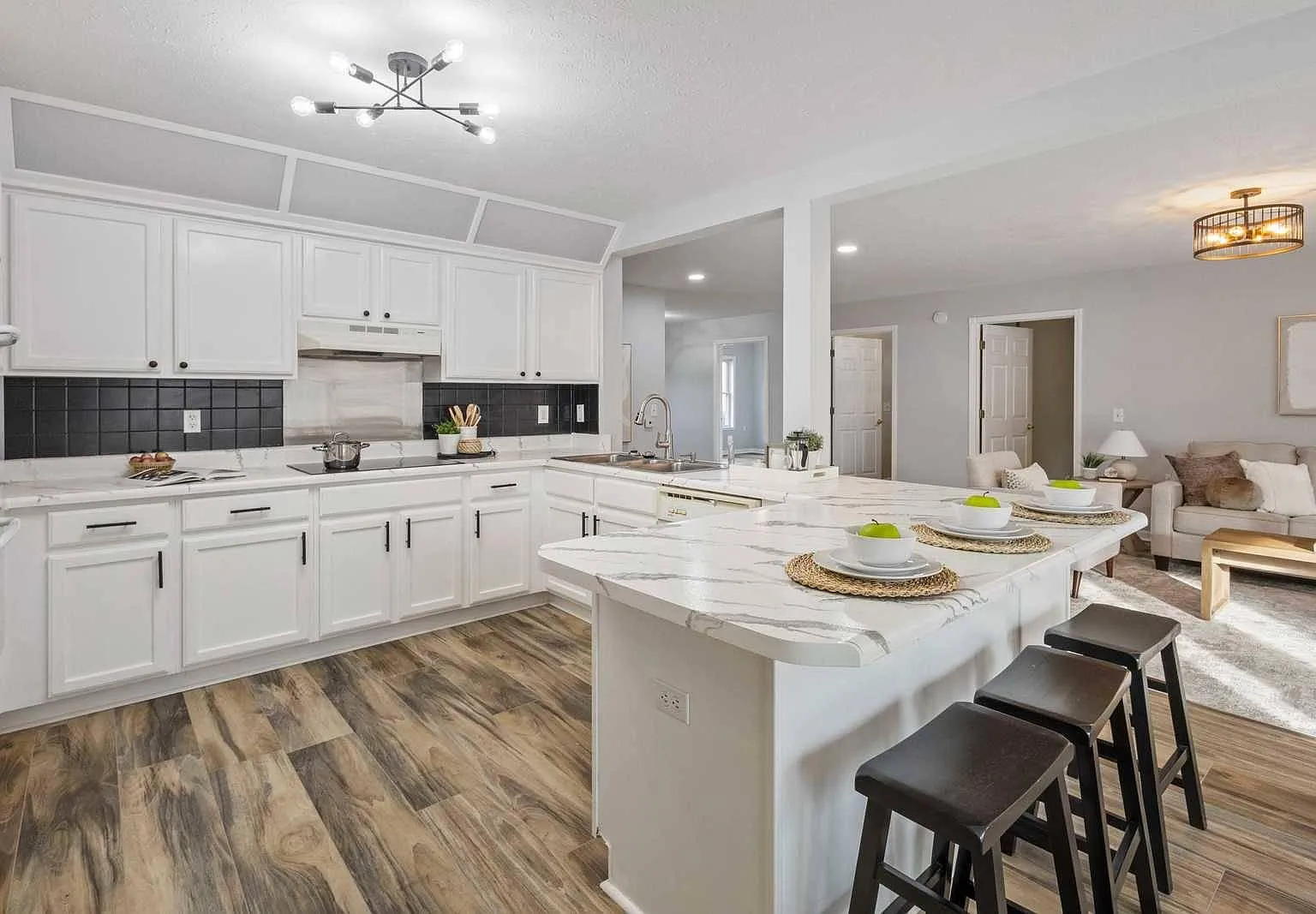 4 bed, 3100 sqft, $6,000 — Photo 3