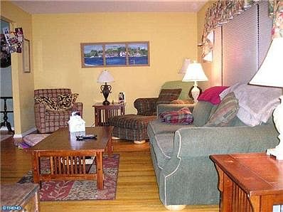 3rd image of 1121 Foss Ave