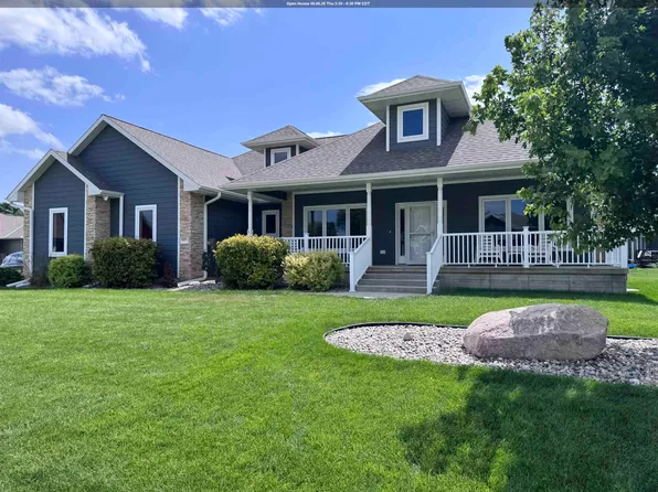 621 Bluestem Trl, Dakota Dunes, SD 57049