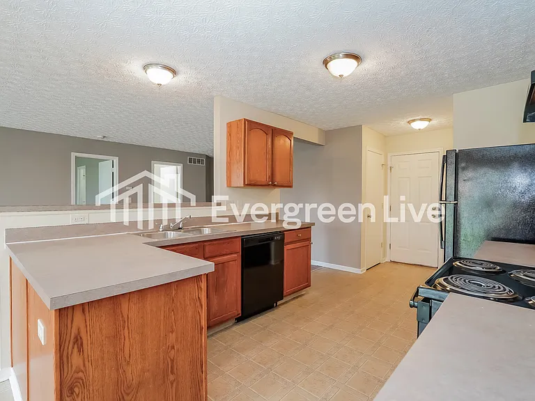 1720 E 24th Ave — Photo 6
