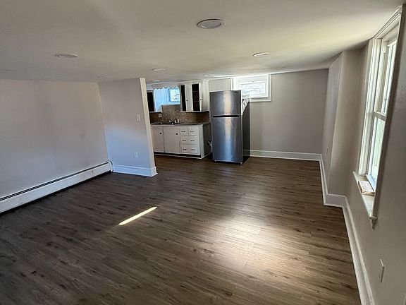 5th image of 8 Hubbard St
