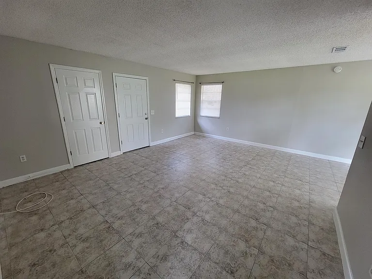 23 Louisiana Ave — Photo 3