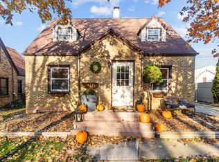 929 Allouez Pl, Green Bay, WI 54301