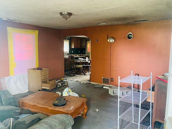 2nd image of 9512 N Wheeling Ave