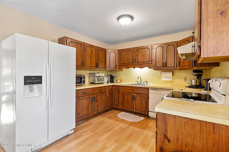 3rd image of 24 Orenda Spring Drive