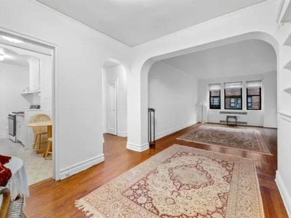 35-16 85th St #3H, Jackson Heights, NY 11372