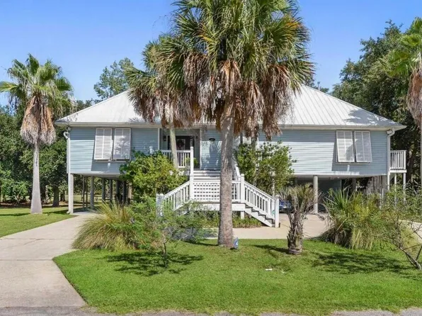 645 Royal Oak Dr, Pass Christian, MS 39571