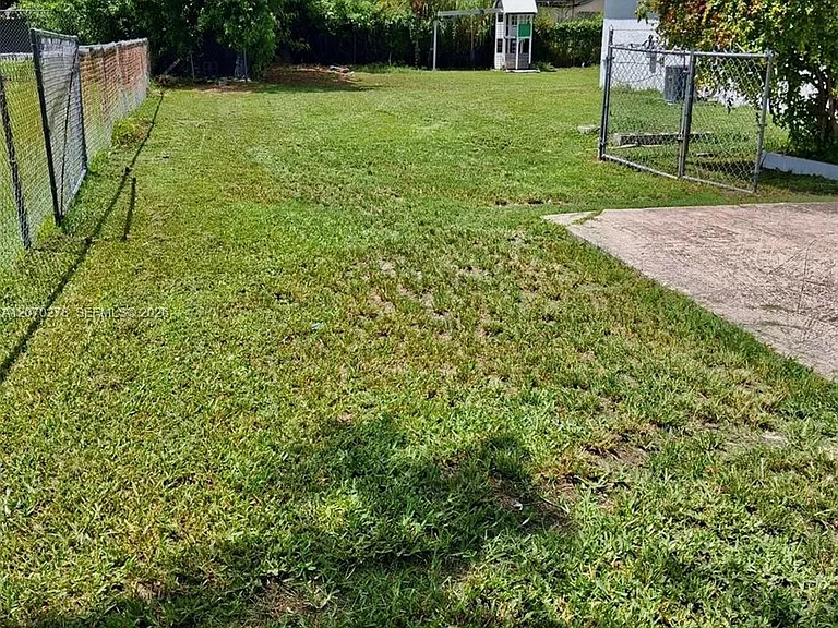 10550 SW 174th Ter #10550 — Photo 3